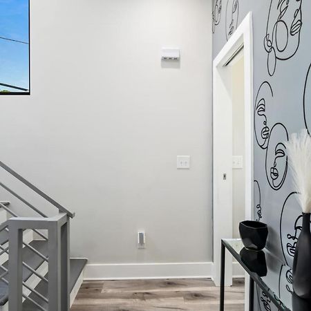 The Red Door - Ultra Modern Atlanta Home - Designedbydom Eksteriør bilde