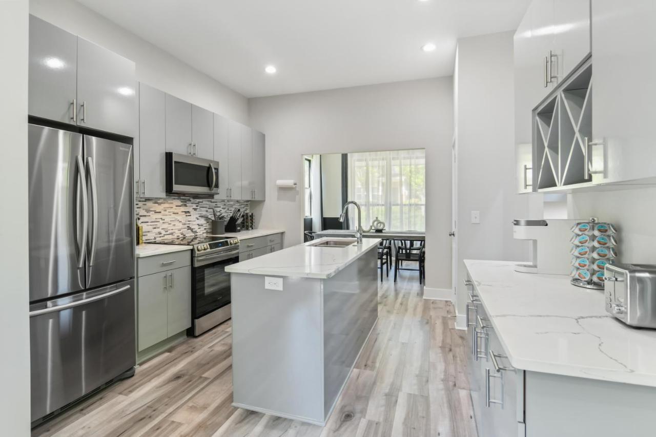 The Red Door - Ultra Modern Atlanta Home - Designedbydom Eksteriør bilde