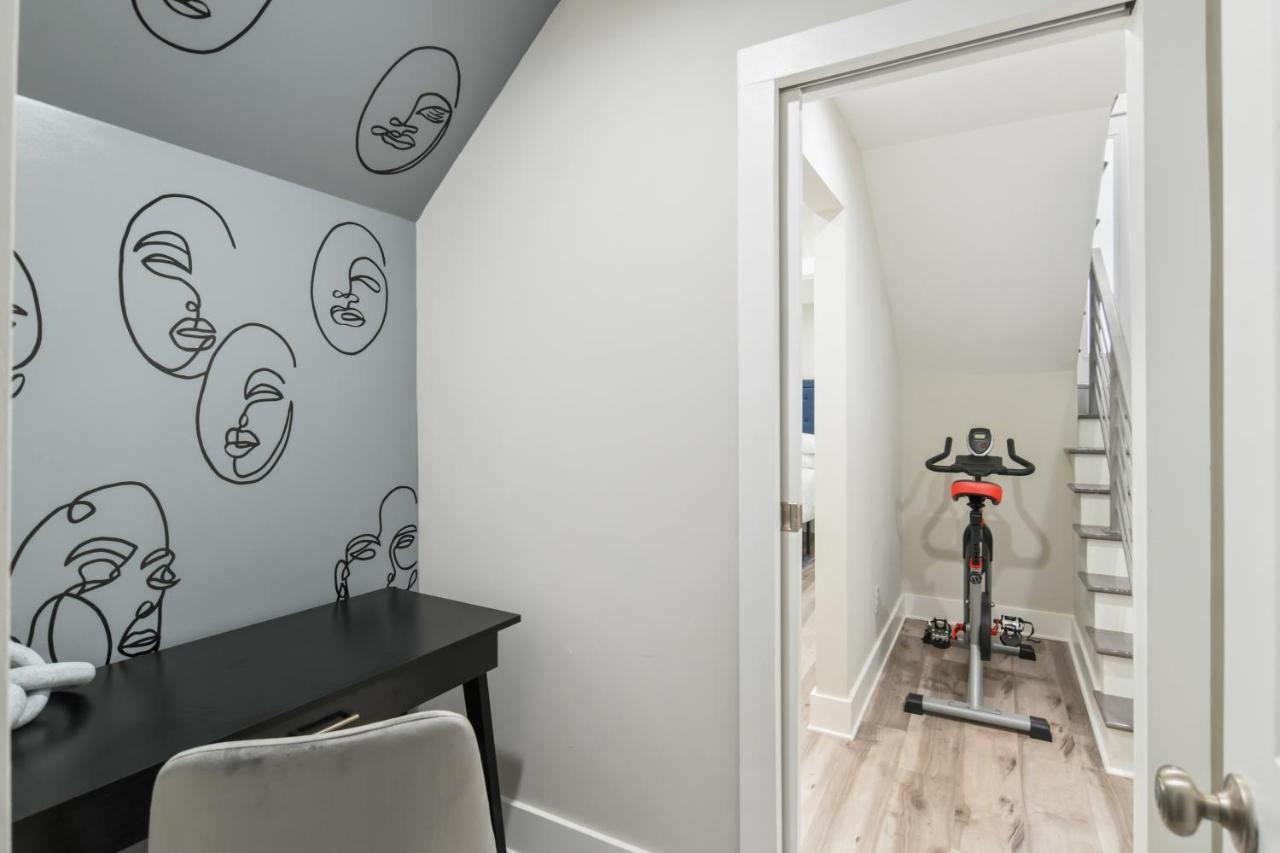 The Red Door - Ultra Modern Atlanta Home - Designedbydom Eksteriør bilde