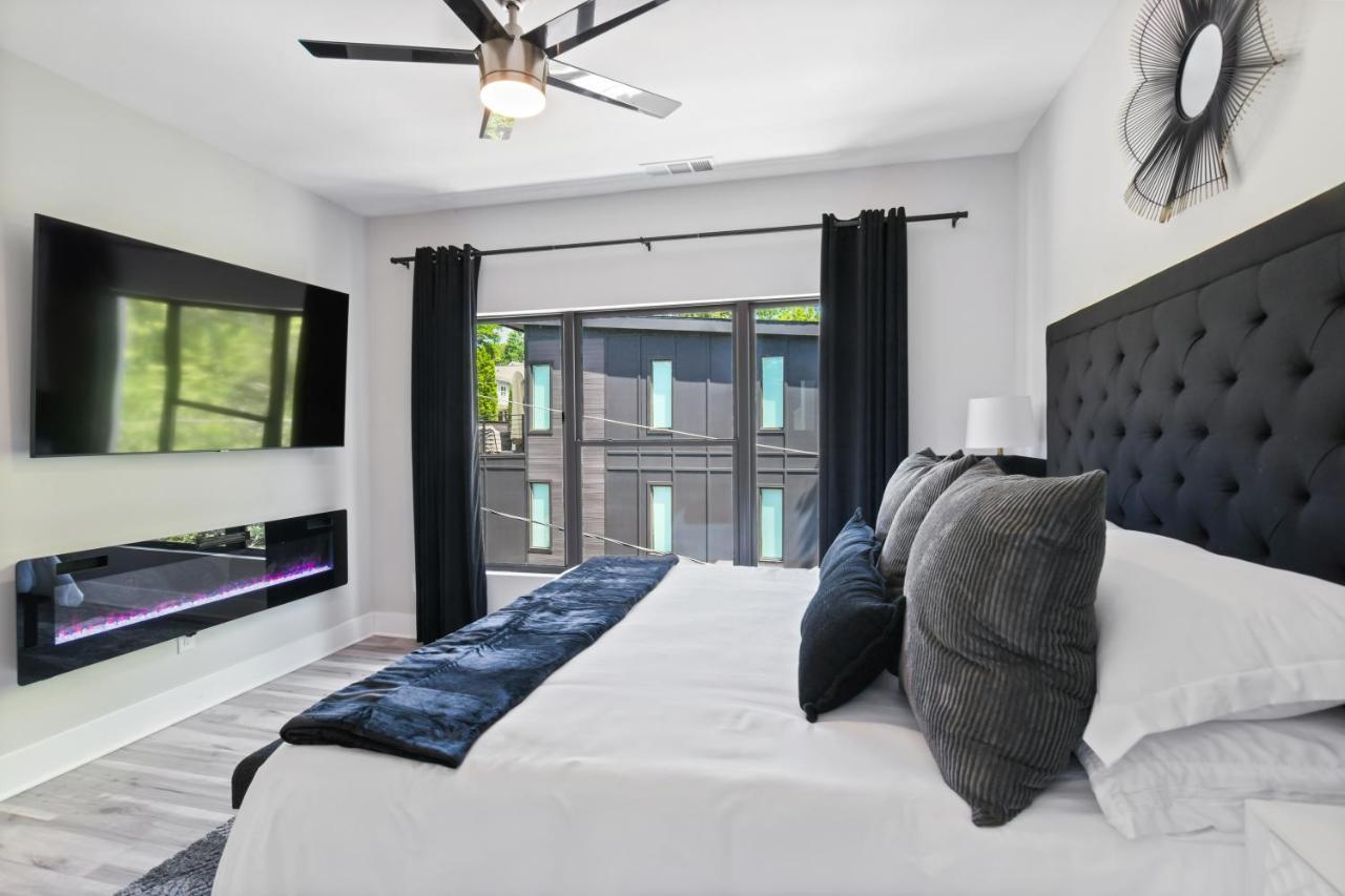 The Red Door - Ultra Modern Atlanta Home - Designedbydom Eksteriør bilde