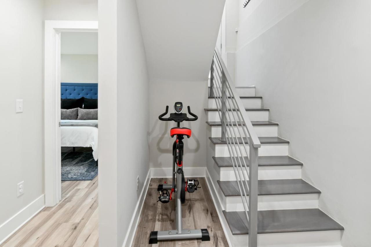 The Red Door - Ultra Modern Atlanta Home - Designedbydom Eksteriør bilde