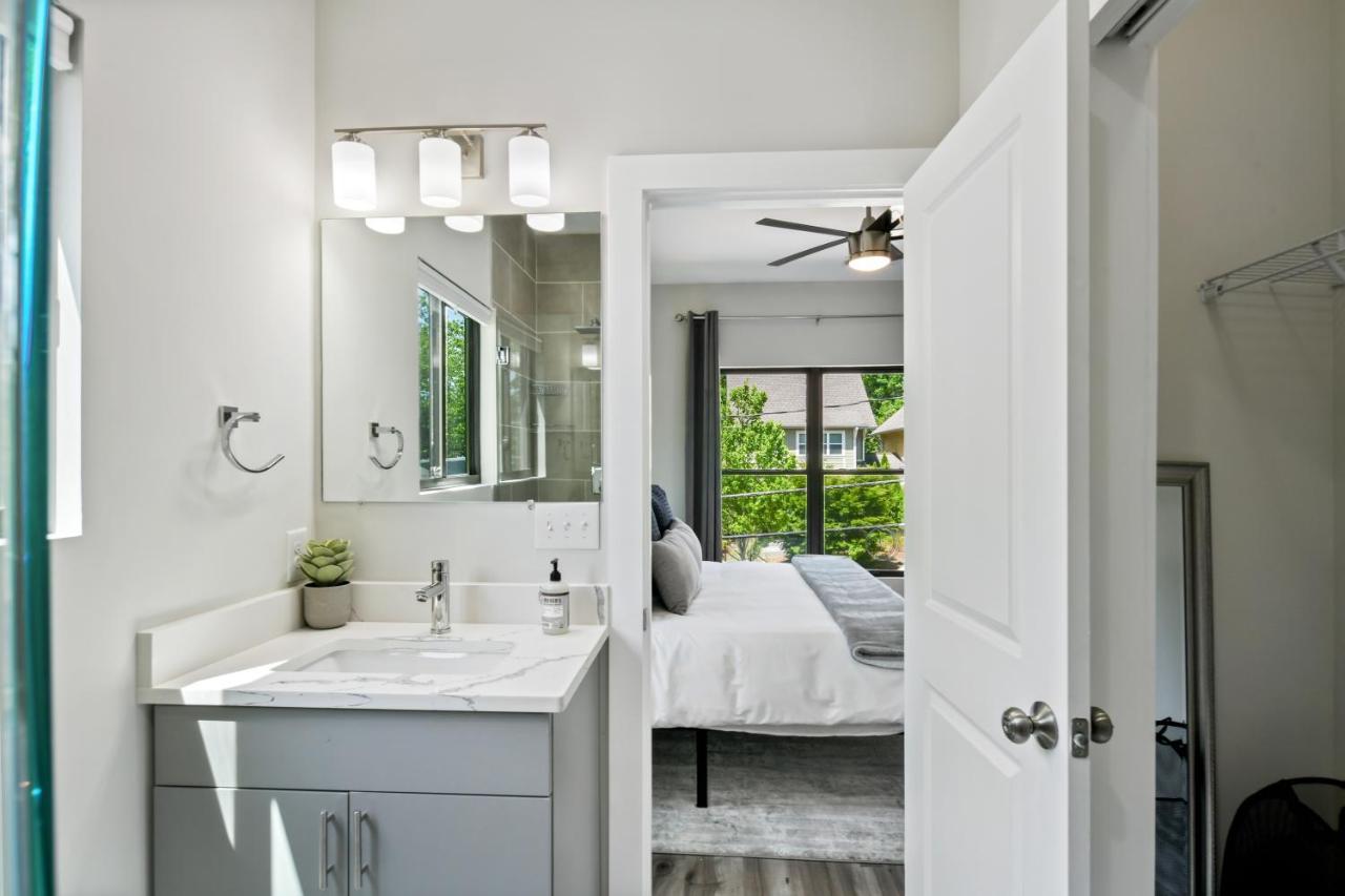 The Red Door - Ultra Modern Atlanta Home - Designedbydom Eksteriør bilde