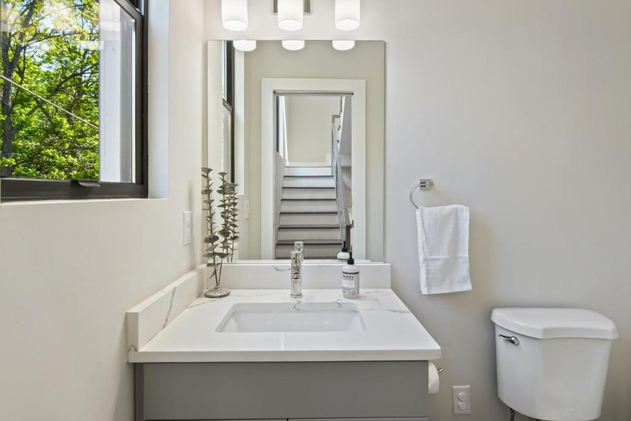 The Red Door - Ultra Modern Atlanta Home - Designedbydom Eksteriør bilde