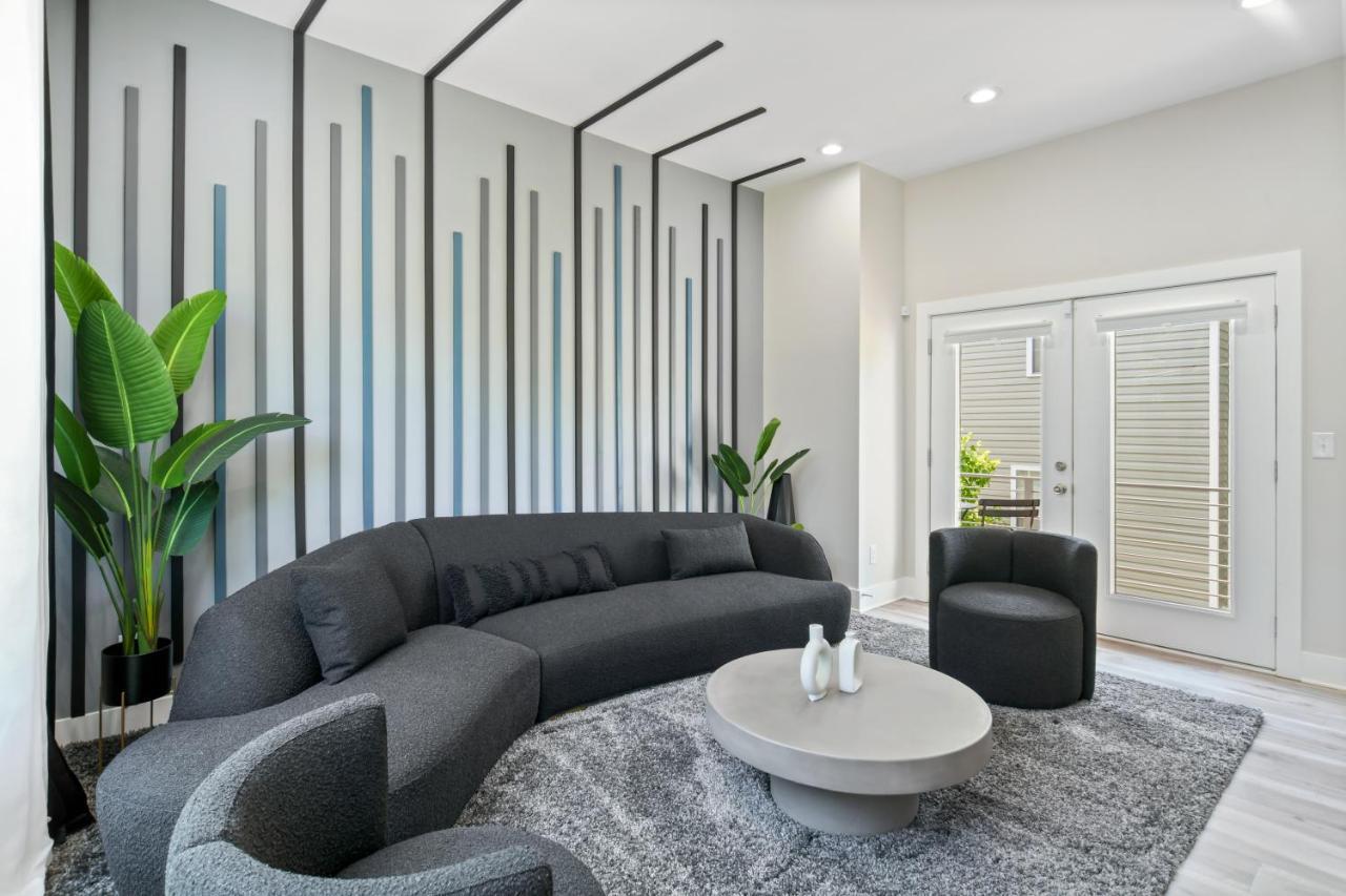 The Red Door - Ultra Modern Atlanta Home - Designedbydom Eksteriør bilde