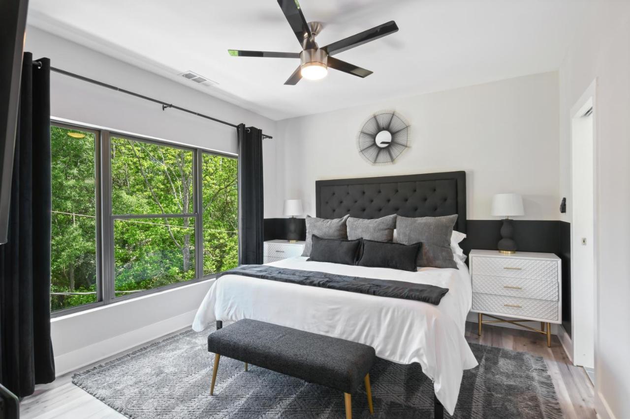 The Red Door - Ultra Modern Atlanta Home - Designedbydom Eksteriør bilde